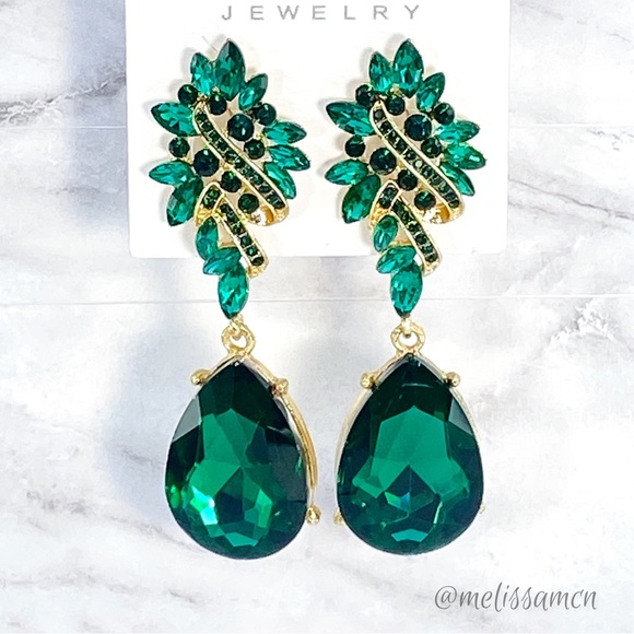 Elegant Emerald Teardrop Crystal Drop Earrings - Picture 3 of 4
